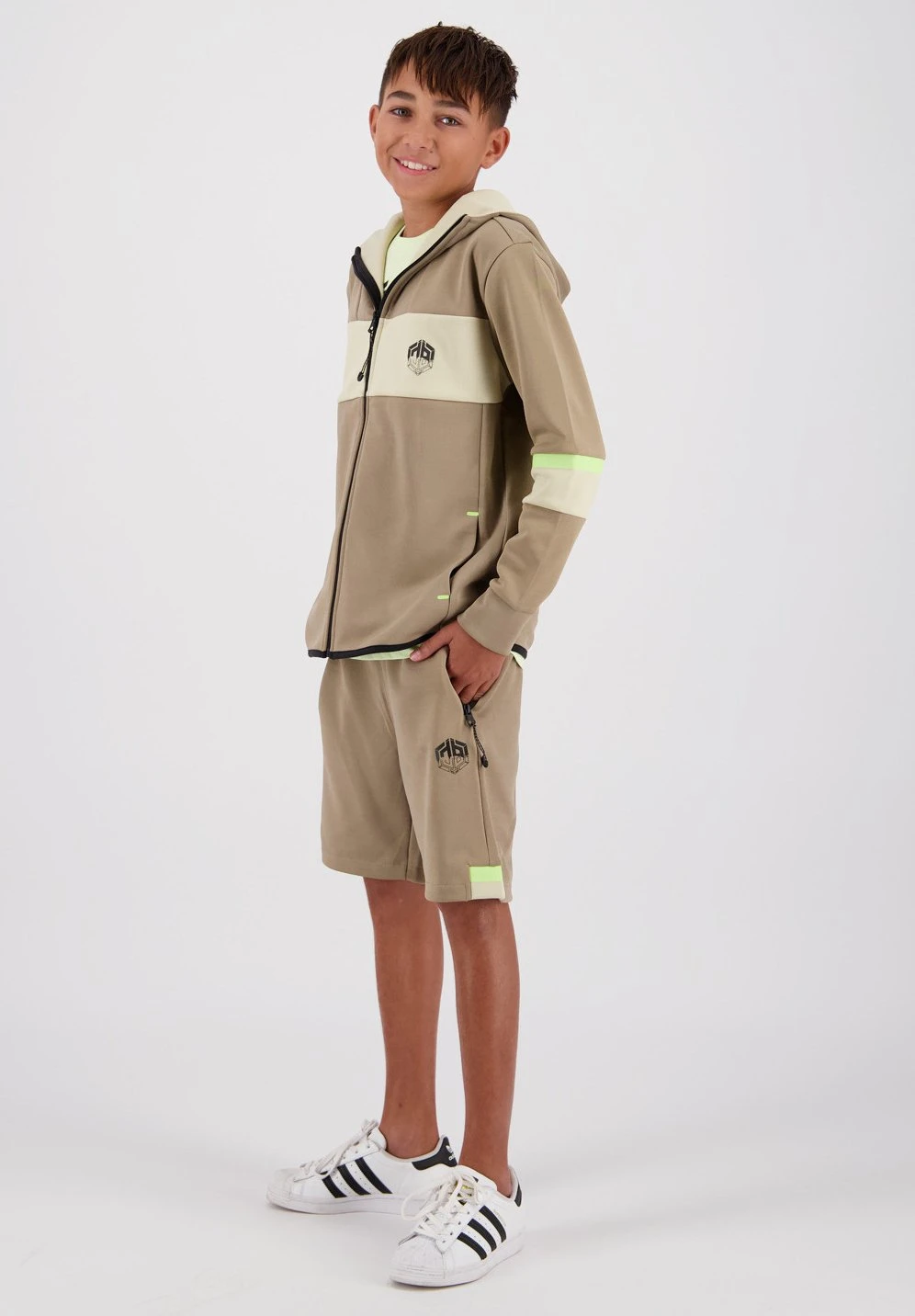 Vingino Short Razz Short Razz - Trainingsbroek - Fresh Khaki 1 Vingino Short Razz Short Razz - Trainingsbroek - Fresh Khaki